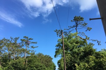 梅雨の青空
